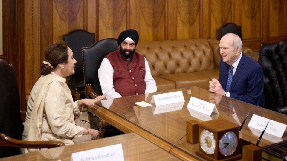 202204The-First-Presidency-meets-with-Sikh-leaders-Bubbles-and-Surender-Kandhari-on-April-29,-2022.29_114048_LNilsson_LES_3494